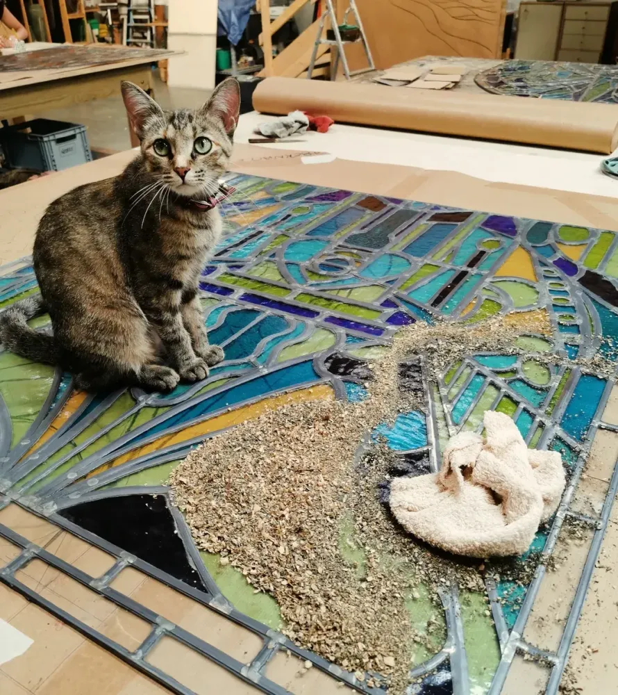 vitrail bleu en construction