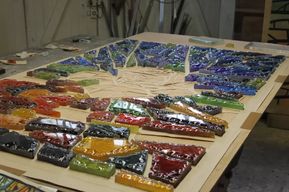 création dalle de verre colorée