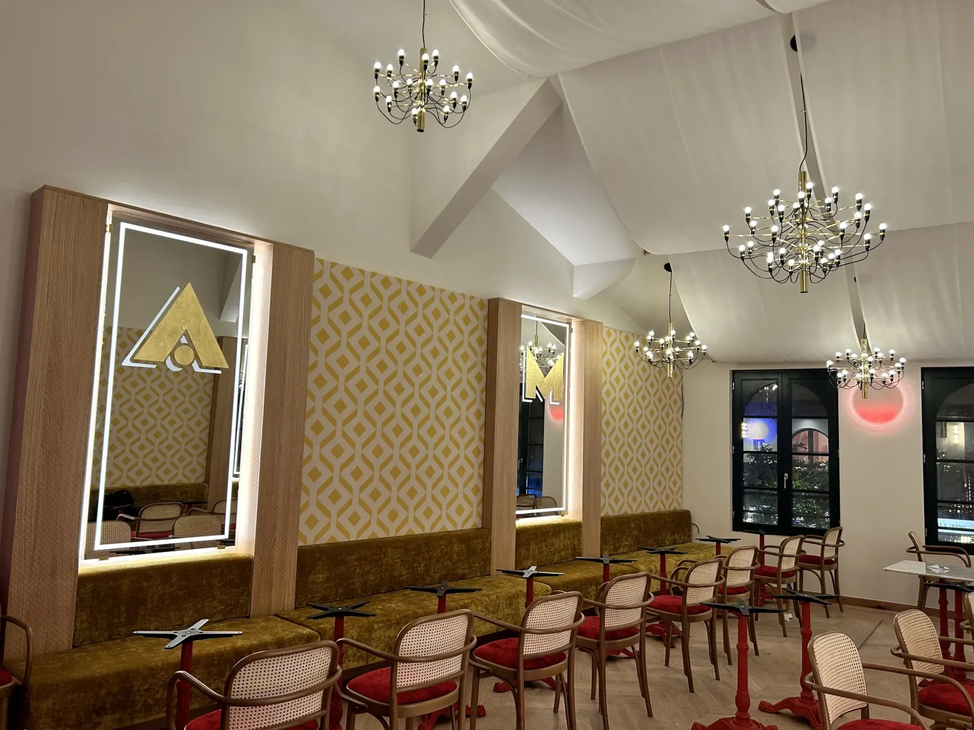 creations de vitraux pour un restaurant (21)