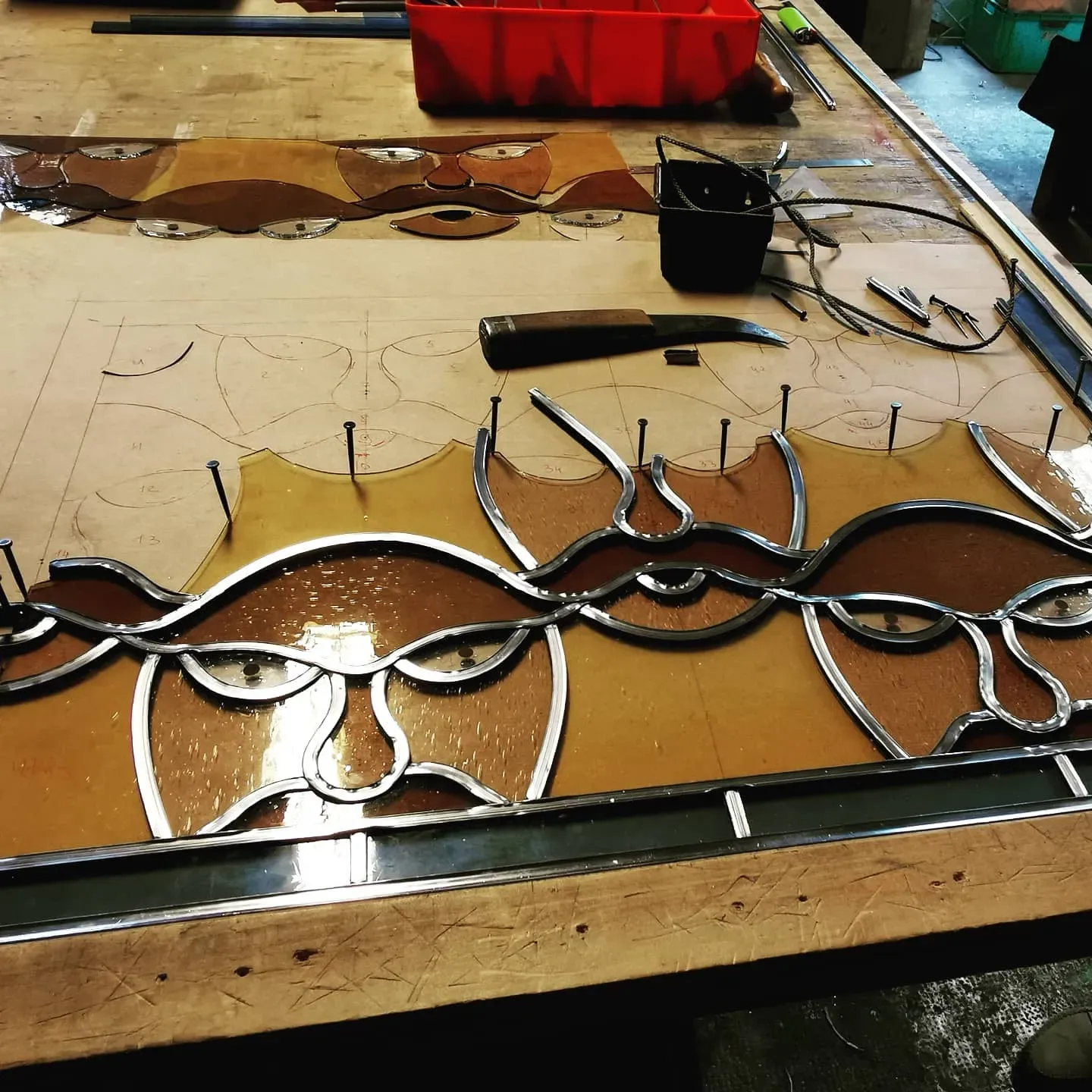 Vitrail moustache (2)